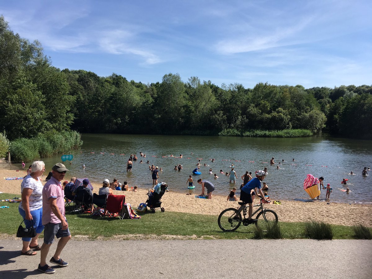On the beach... in the Sussex countryside! Seeing how everyone’s coping with the hot weather. ⁦<a href="/SouthwaterCP/">Southwater Country Park</a>⁩ #horsham ⁦<a href="/BBCSouthNews/">BBC Hampshire & Isle of Wight</a>⁩ South Today, BBC1, 6.30pm