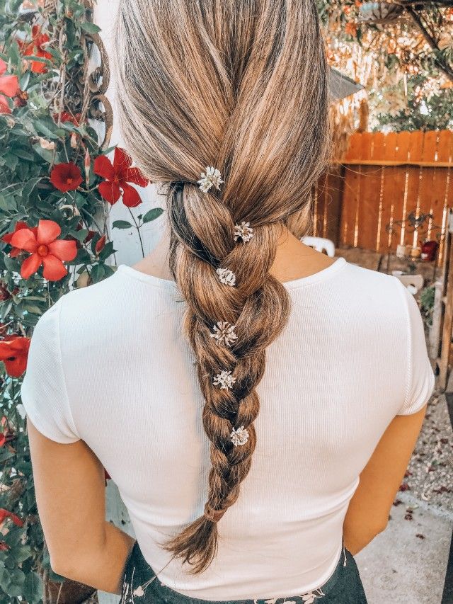 TimCarliHair's tweet photo. Details🌸 Nicole added a sweet #floral touch to her #french #braid created with #timcarli 20"" #Chestnut #Ombre clip-in #hair. #summer #hairinspo  #braids #hairstyle #hairdo #hairstyles #accessories #hairoftheday #highlights #extensions #hairextensions #Trending #beautytips https://t.co/MKYTSOiaGo