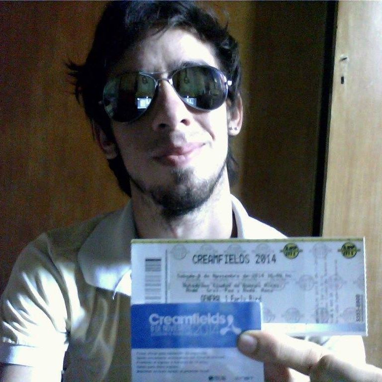 JoseCumba's tweet photo. Eramos TAN FELICES y LO SABรAMOS!
#CreamfieldsBA @creamfields_ba https://t.co/sTYH08qKPD