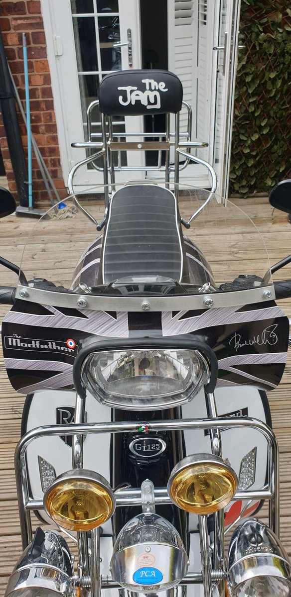 the_kippaxkid's tweet photo. Many thanks to Elvir and the guys at @cee_graphics for my @paulwellerHQ inspired scooter wrap. I think it looks superb 🙂👏👏👏 https://t.co/ZhLSR4OU1h