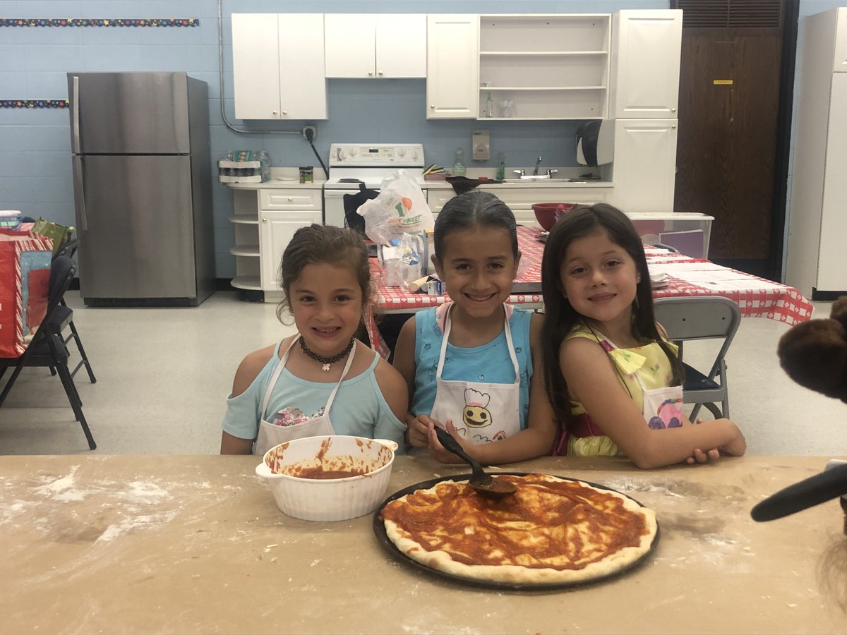 CommackSchools's tweet photo. Commack Scope exploring their taste buds making pizza like true chefs! #MackSummer #GourmetPizza https://t.co/fGLetkchP4
