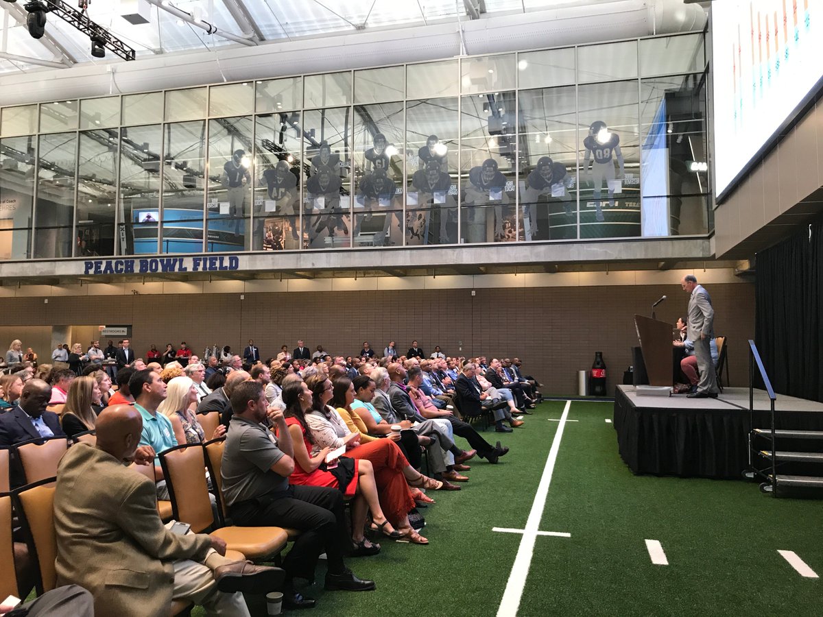 downtownatlanta's tweet photo. We are very appreciative of all the community members who joined us this morning for #CAPTownHall, which featured a panel discussion about homelessness in Atlanta. Visit our website for the presentation slides and a downloadable community guide: https://t.co/4K1VzkAOO0 https://t.co/YVLLNzbC08