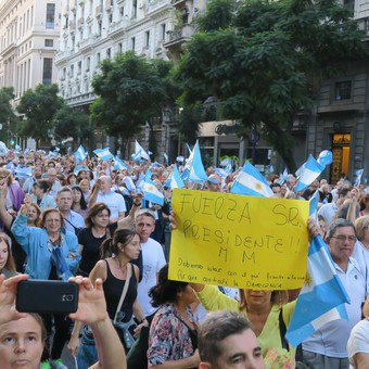 cambiemos2021's tweet photo. #FelizMiercoles
En la quinta de Olivos y propongo que sea a nivel nacional también a partir de la 18hs.
#2AYOVOY
#2DeAgosto
RT https://t.co/M9lnAELstF
