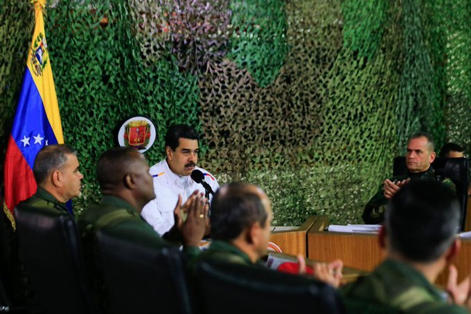 PrensaFANB's tweet photo. El Pdte. @NicolasMaduro informó que los Ejercicios Militares se ejecutarán hasta el 28 de julio, y a la vez expresó: “Debemos ir con toda la fuerza de las armas de la República por quienes pretendan utilizar nuestro territorio, mares y ríos para dañar al pueblo y a nuestro país”. https://t.co/YQLqXpTUXV