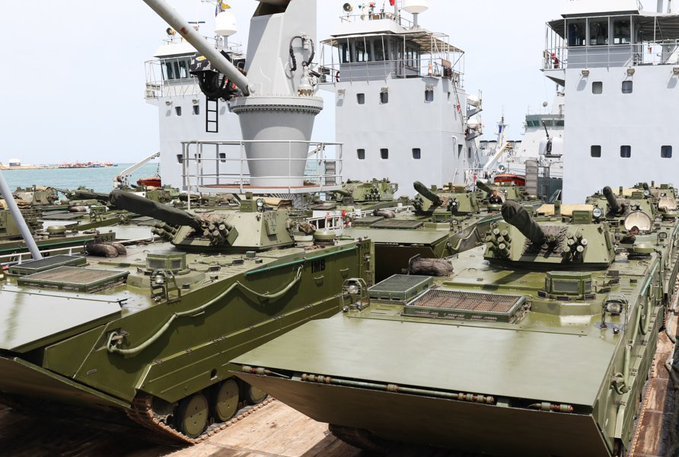 PrensaFANB's tweet photo. El Pdte. @NicolasMaduro informó que los Ejercicios Militares se ejecutarán hasta el 28 de julio, y a la vez expresó: “Debemos ir con toda la fuerza de las armas de la República por quienes pretendan utilizar nuestro territorio, mares y ríos para dañar al pueblo y a nuestro país”. https://t.co/YQLqXpTUXV