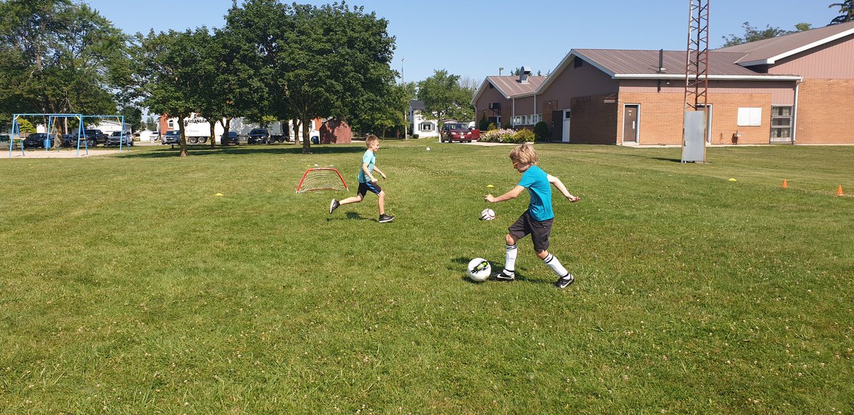 EDCoachingCA's tweet photo. Kit design and shooting practice this morning 👍⚽️🇨🇦☀️ @NorthPerth1 https://t.co/du1o3P31y8