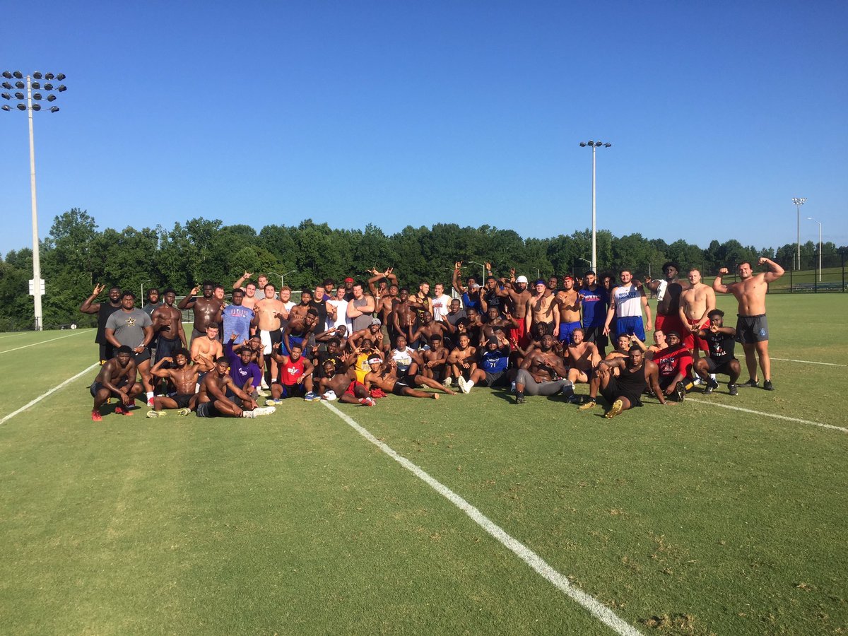 CoachTQ_'s tweet photo. Crazy to believe today was my last college football summer workout. The time spent with these guys has been a blessing and wouldn’t trade it for anything. Proud to be apart of this great group of senior LEADERS ✊🏻 #WolvesBy90 #OneLastTimeForDale #BuiltByMonte https://t.co/pM2XTbw1hp