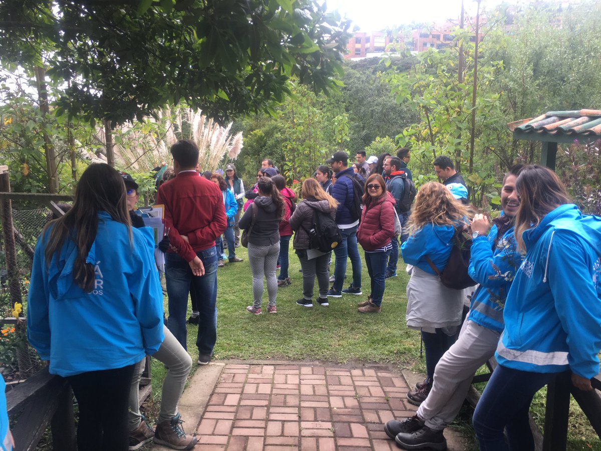 ServicioCivilD's tweet photo. Hoy en el parque Entre Nubes, la @Ambientebogota y el @ServicioCivilD realizan el lanzamiento de la nueva alianza que busca generar acciones de educación ambiental y bienestar a servidores distritales y sus familias. #BogotáAlNaturalVivelaConElCorazón https://t.co/KYMJH9tKun
