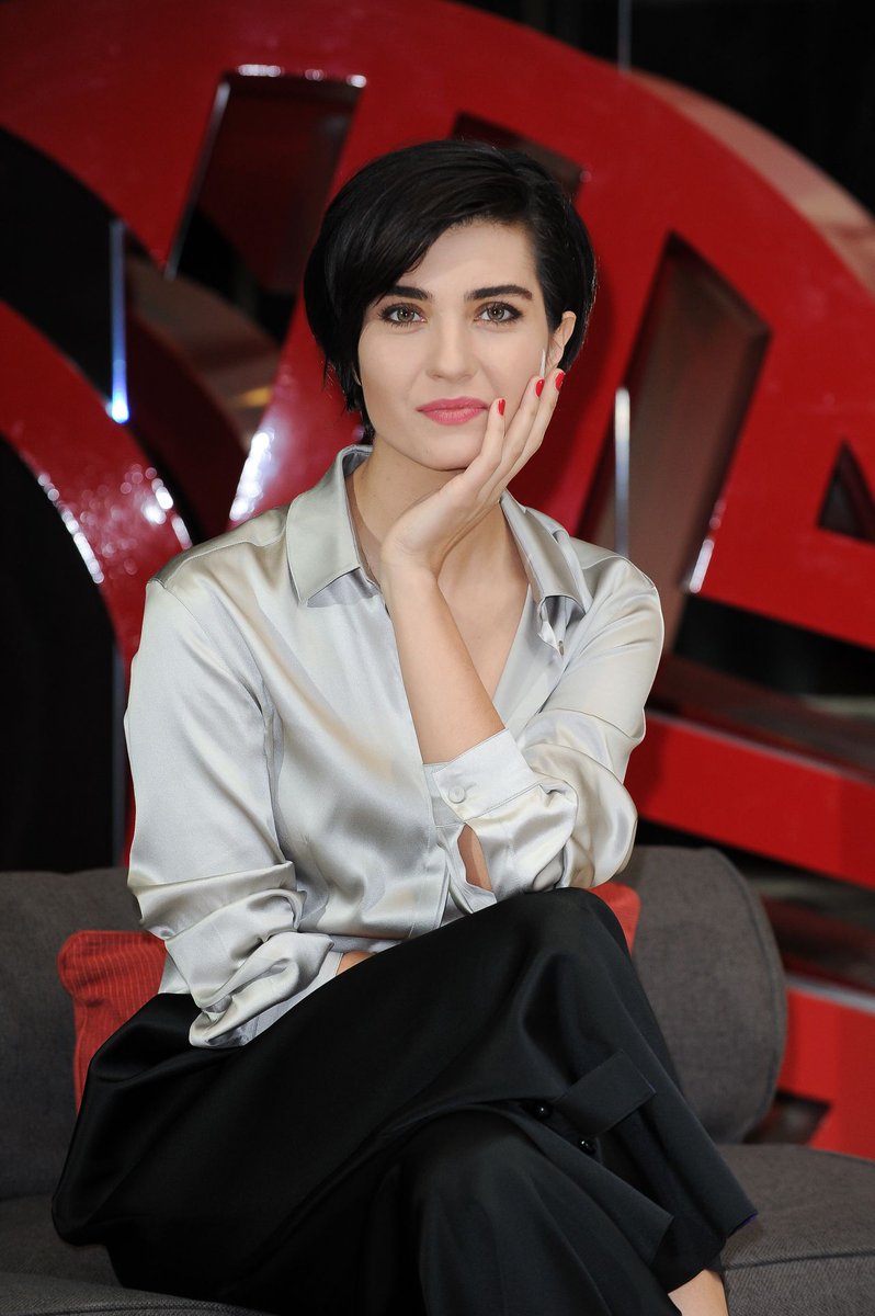 BustunDaily's tweet photo. #TubaBüyüküstün attended the Photocall of movie #İstanbulKırmızısıon on February 23, 2017 in Rome. 🌷 https://t.co/M3bXszmtfe