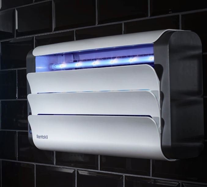 RI_France's tweet photo. Pour protéger nos clients, notre centre R&amp;D a développé un Destructeur Electrique d'Insectes Volants à LED présentant de multiples avantages dont la hausse du taux d'attractivité et la baisse de la consommation énergétique. 
Découvrez la gamme #Lumnia : 
https://t.co/pyJs4vI0rf https://t.co/MlBZv3jP00