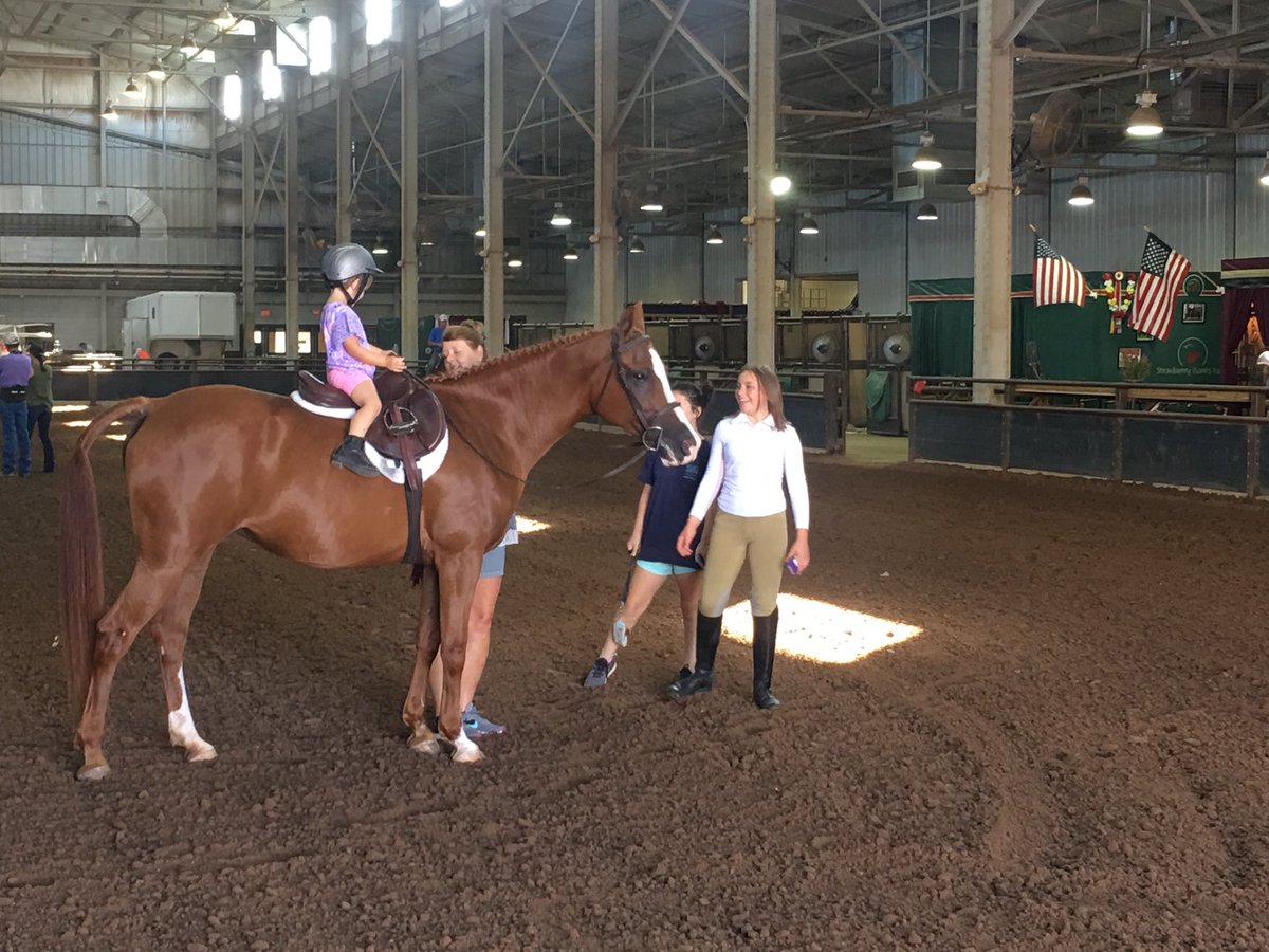 fanstable's tweet photo. Practice makes perfect 
Even for the lead liners! #fanstable #ahayouthnationals https://t.co/513lPQq7Fb
