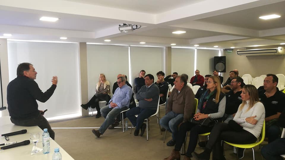 urgaracom's tweet photo. CAPACITACIÓN SOBRE ADICCIONES
Se está llevando a cabo en la sede de #CEFORGA un taller sobre prevención de adicciones, como parte de un programa de capacitaciones impulsado por la Comisión Directiva del gremio encabezado por Pablo Palacio
Más info: https://t.co/aLYUR8vu7b https://t.co/yaXiAHD3Ua