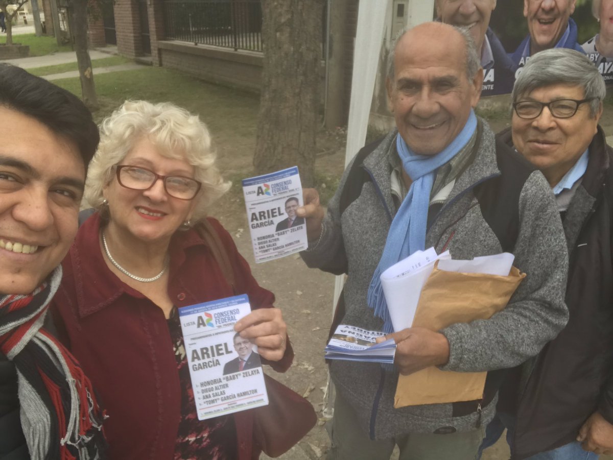 BoinaBlancaYB's tweet photo. Estamos en av Aconquija 1315 entregando la propuesta superadora para las elecciones primarias abiertas simultáneas y obligatorias junto a #RobertoLavagnaPresidente #ArielGarciaDiputadoNacional #ConsensoFederal #ListaA https://t.co/xDKN8H3df5