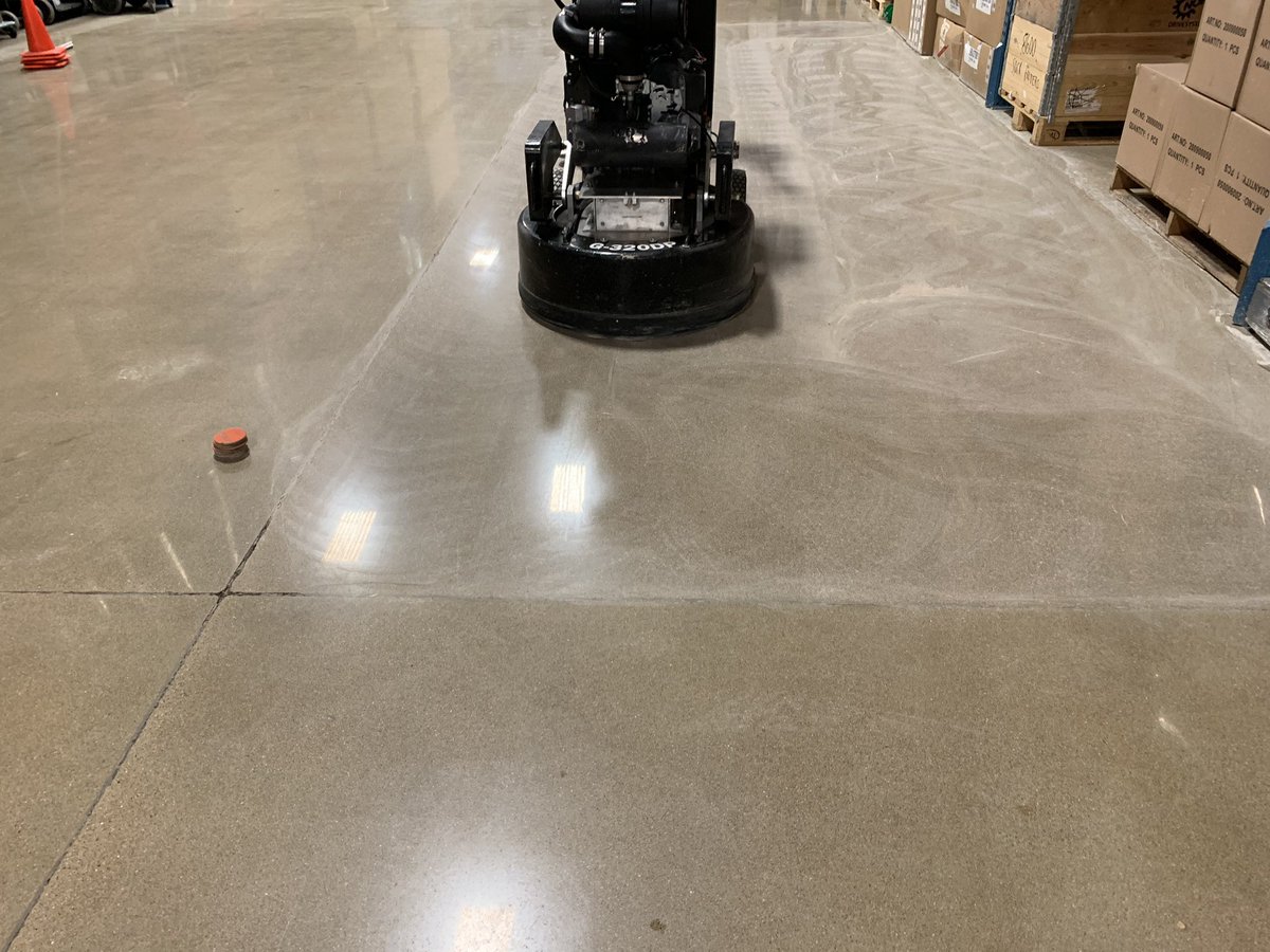 MQtrowelguy's tweet photo. Using @runyonsurfprep #RSPtooling and @mqinc SlabArmor products to take it to the next level! #Concrete #MQWhiteman #repeatableresults #sustainable #MQSlabArmor #soeasytomakeithard #soeasytopolishthis #RunyonSurfacePrep https://t.co/AcktbxFC3o https://t.co/a30GRWEdPP