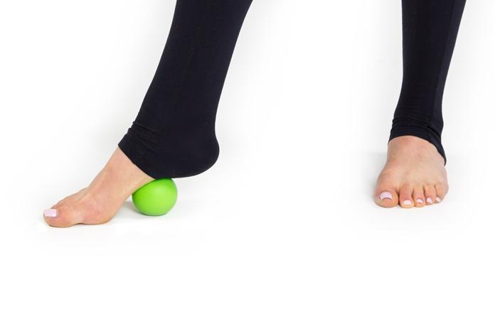 How to Manage Foot Pain During Pregnancy barefootstrongblog.com/2019/07/24/how…