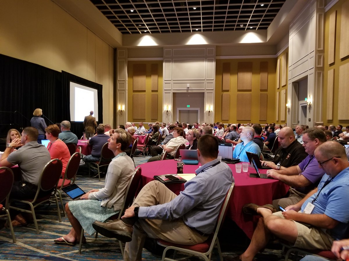 aheightman's tweet photo. Packed house at Pinnacle session on ET3 (Emergency Triage Tmt &amp; Transportation) #jemsconnect #PinnacleEMS https://t.co/BRvvM5sLun