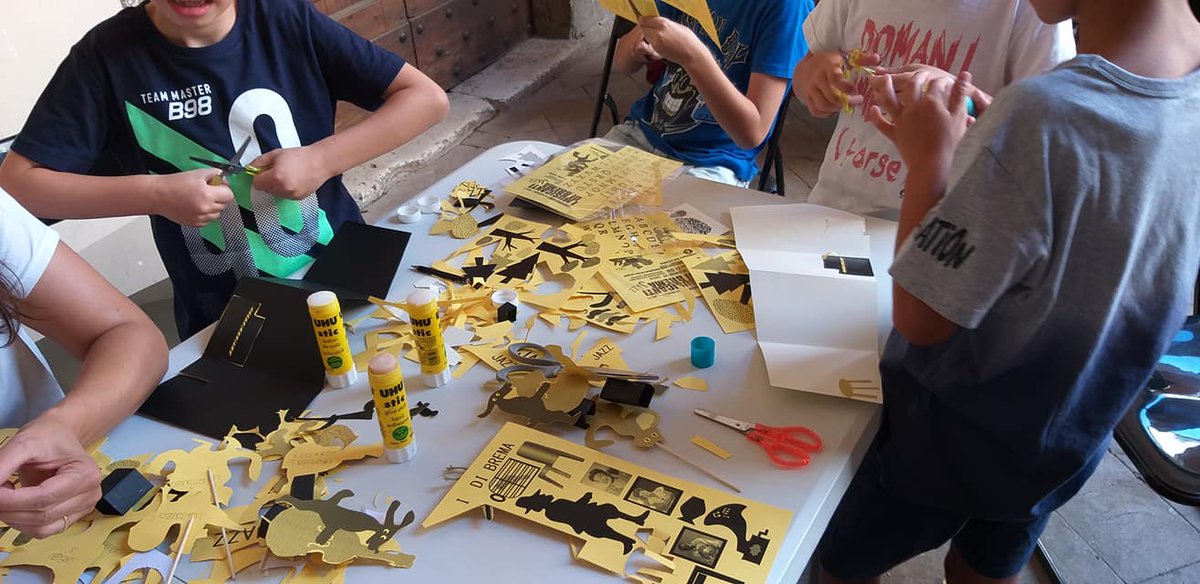 belgianbery's tweet photo. Here are nice pictures from our @seedsoftellers partner #GrimmSisters from their #jazz #storytelling workshop ! 🎷🎺🎻
It doesn't take that much material to help children develop their #oracy skills!
#SeedsofTellers https://t.co/M82kL5kK2U
