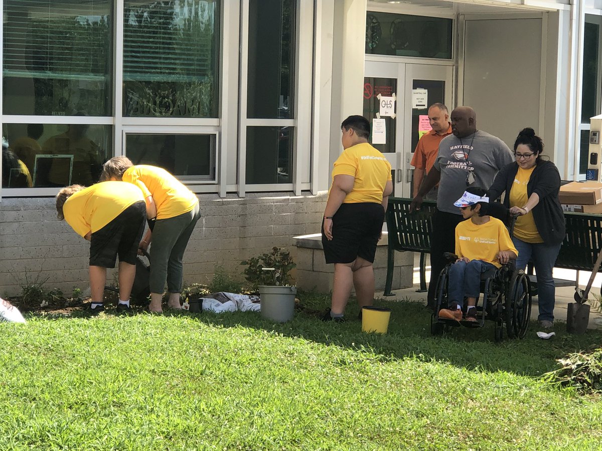 APS Secondary Ed (@aps_secondaryed) on Twitter photo School farm to cafeteria table work going on at <a href="/APSKenmore/">Kenmore MS</a> <a href="/amazon/">Amazon</a> <a href="/NoHungryKids/">NoHungryChildren</a> great work on a beautiful day for an amazing cause. School farm to cafeteria table work going on at <a href="/APSKenmore/">Kenmore MS</a> <a href="/amazon/">Amazon</a> <a href="/NoHungryKids/">NoHungryChildren</a> great work on a beautiful day for an amazing cause.