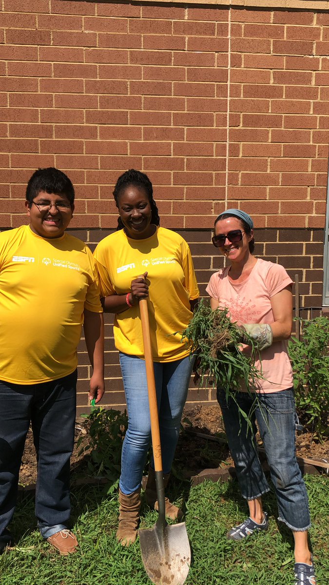 APS Secondary Ed (@aps_secondaryed) on Twitter photo School farm to cafeteria table work going on at <a href="/APSKenmore/">Kenmore MS</a> <a href="/amazon/">Amazon</a> <a href="/NoHungryKids/">NoHungryChildren</a> great work on a beautiful day for an amazing cause. School farm to cafeteria table work going on at <a href="/APSKenmore/">Kenmore MS</a> <a href="/amazon/">Amazon</a> <a href="/NoHungryKids/">NoHungryChildren</a> great work on a beautiful day for an amazing cause.