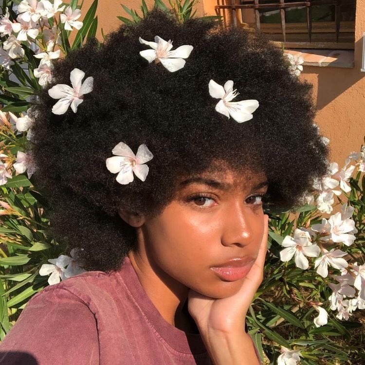 AgloryHandC's tweet photo. 🚨LOVE YOUR HAIR!🚨
As hot girl summer reaches its peak, make sure you keep your hair moisturised. 
Get your spritz bottle in store. As well as light oils and moisturisers! 
•
•
•
•
#afrohair #blackownedbusiness #naturalhair #healthynaturalhair #essentialoils #hotgirlsummer https://t.co/K9zPmOzrss