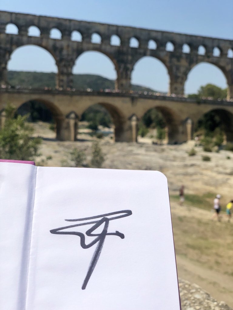 pontdugard's tweet photo. Merci à notre maillot jaune @alafpolak1 pour sa gentillesse! Et vous ? Vous l’avez vu ? 💪🏻 #TDFAuPont #TDF2019 #LaBoucleRomaine https://t.co/bFAmF2P4XT