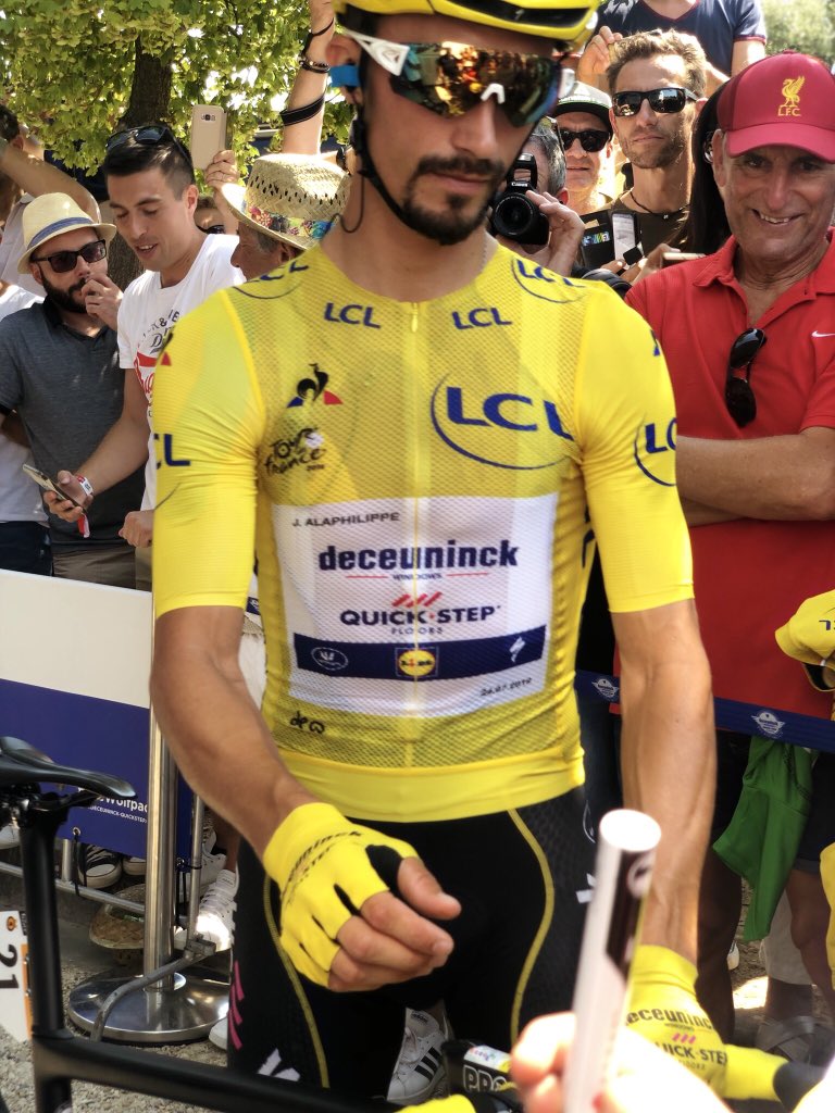 pontdugard's tweet photo. Merci à notre maillot jaune @alafpolak1 pour sa gentillesse! Et vous ? Vous l’avez vu ? 💪🏻 #TDFAuPont #TDF2019 #LaBoucleRomaine https://t.co/bFAmF2P4XT
