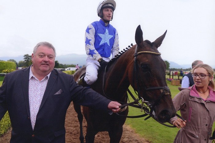 jeremysykes60's tweet photo. Robin De Carlow winner @BetVictor Novice Chase @KillarneyRaces for @SupremeHorseRac #PrincessRobin
Photo credits @GoRacing @patcashhealy https://t.co/sJ3oS2pV7b