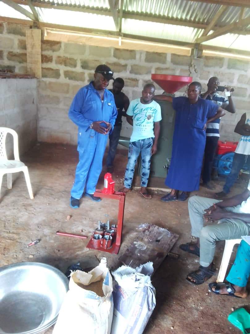 YouLeadNigeria's tweet photo. #DidYouKnow

10, 416 young men and women have been trained on #Entrepreneurship across the 18 LGCs of #CrossRiver State, between 2014-2019? #YouLeadForum https://t.co/unuc8aTxLg