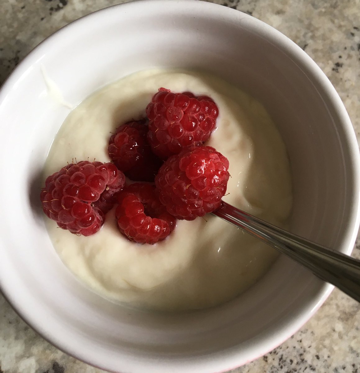 anniean39693586's tweet photo. @RachelsOrganic #withfreshlypickedRaspberries #raspberryharvest โค๏ธ https://t.co/ydoP19kzYg