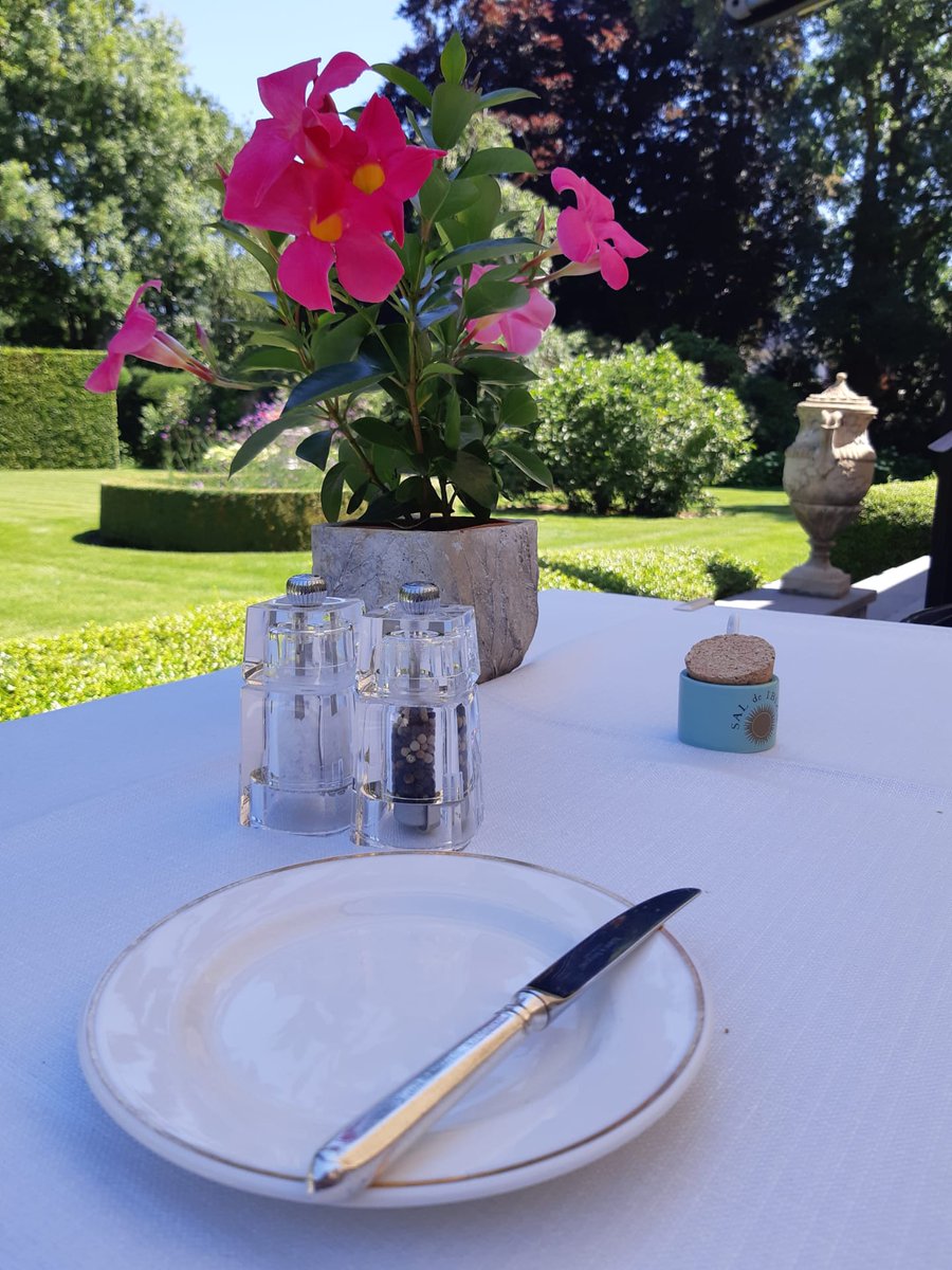 MICHELINgidsBNL's tweet photo. Wat kan het leven van een inspecteur toch mooi zijn.
#DePastorie #Lichtaart #MichelinStar https://t.co/7c8X5tDVLj