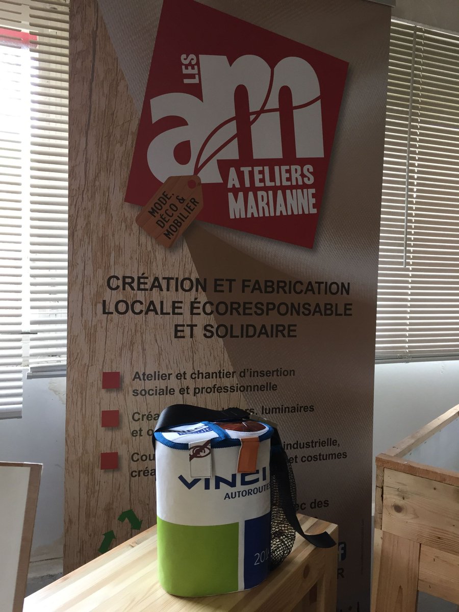 EnactusFrance's tweet photo. Aujourd'hui on vous présente le projet Ouistitri et leur sacoche de #tri pour les voitures créée à partir de bâches publicitaires #recyclees
Vous les connaissez peut-être déjà, ou pas. Dans tous les cas, retrouvez toutes leurs dernières actions ici ➡️ https://t.co/BOKV3zoVbj https://t.co/Wdpxra7DeB