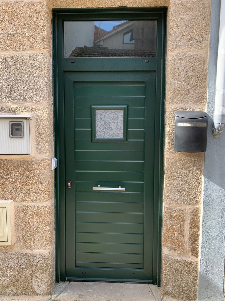 indupanel's tweet photo. Modelo IP 7C perteneciente a nuestra colección IPSTAMP. Fabricada en aluminio lacado verde con vidrio delta y tirador ref. 137. Instalada en la provincia de Pontevedra
#indupanel #paneles #puertas #entrada #exterior #ipstamp #aluminio #lacado #puerta #decoracion #diseño #lineas https://t.co/lZgIbEaA65