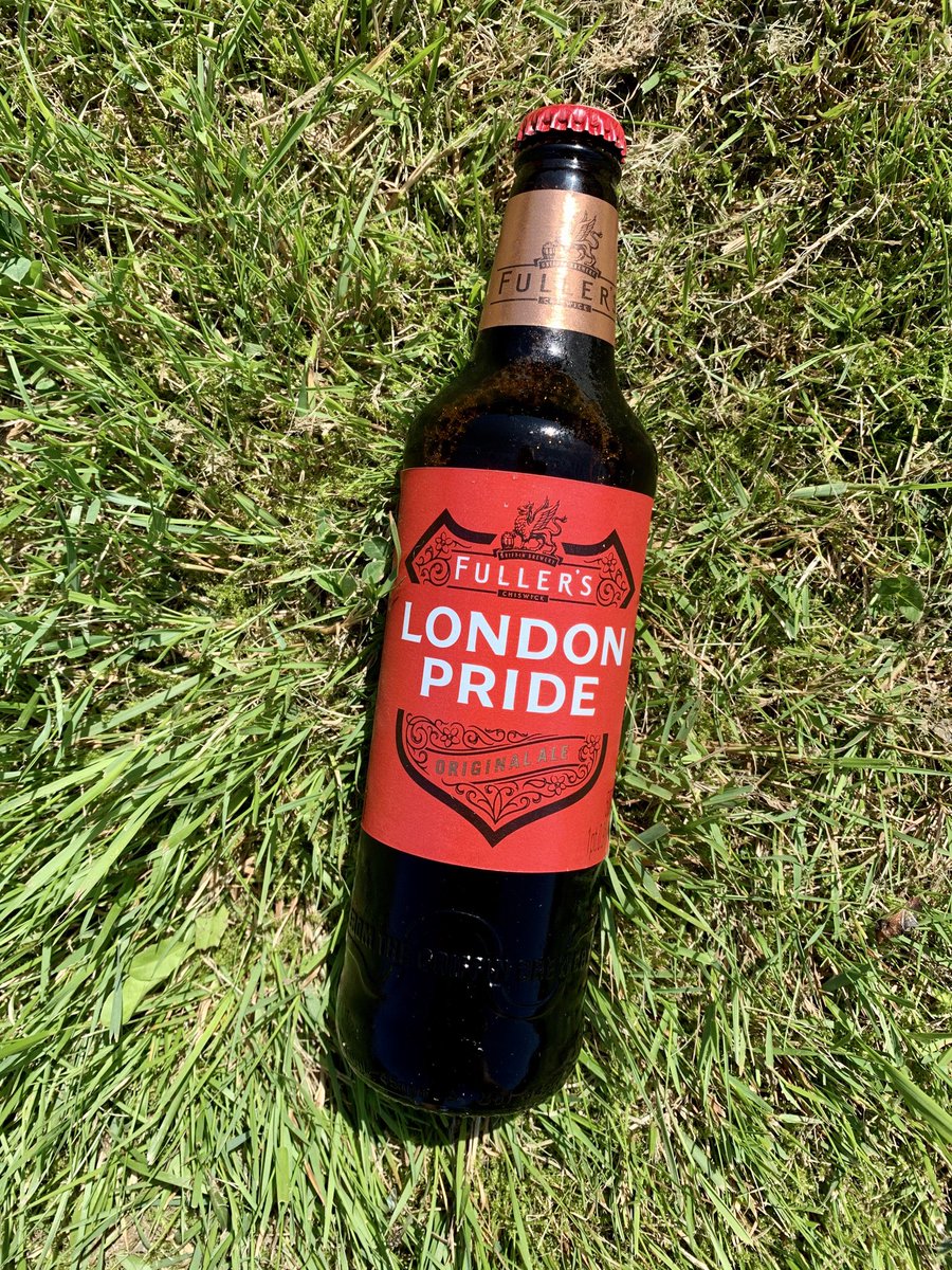 Olloven's tweet photo. .@Fullers brygges stadig på Griffin Brewery i Chiswick. London Pride er en triumf for bryggeriet og den storsælger verden over. Måske fordi øllet leder tankerne til London: Frugtig, sød maltet næse og en blomsteragtig, krydret humle med undertoner af marmelade. 🍺 #dagensøl https://t.co/RQLe9mQKvQ