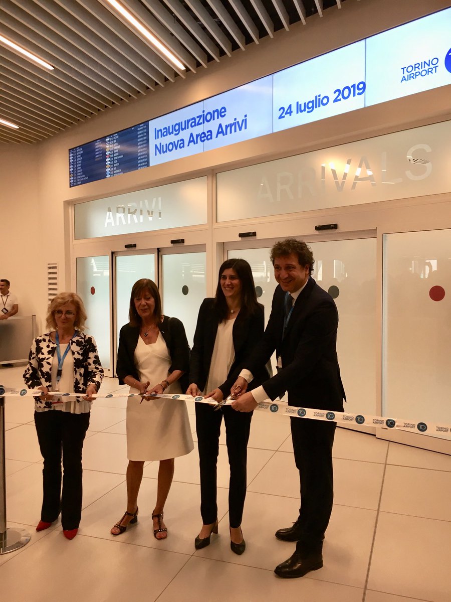 torinoairport's tweet photo. Inaugurata la nuova Area Arrivi di ⁦@torinoairport⁩, un nuovo biglietto da visita per Torino e il Piemonte. L’aeroporto dà il benvenuto ai passeggeri in uno spazio completamente rinnovato. https://t.co/bPPTmme5A5