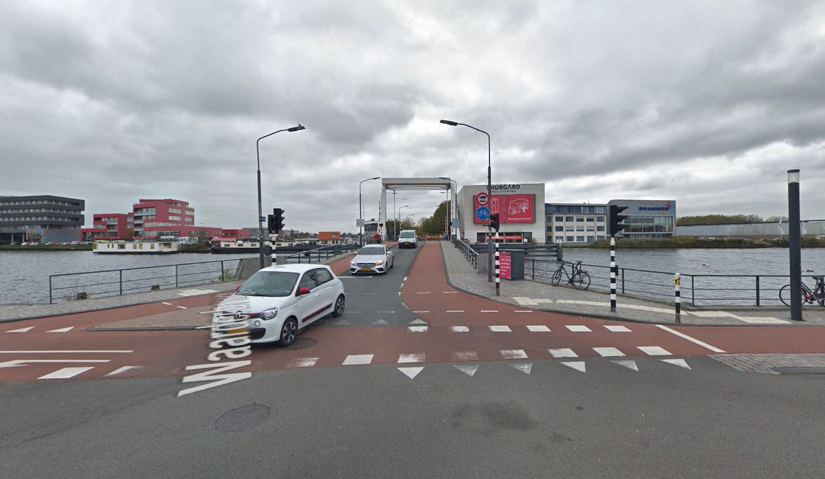 De Waarderbrug en de Schouwbroekerbrug in Haarlem kunnen moeilijk open en dicht vanwege de extreme hitte nhnieuws.nl/nieuws/250035/…
