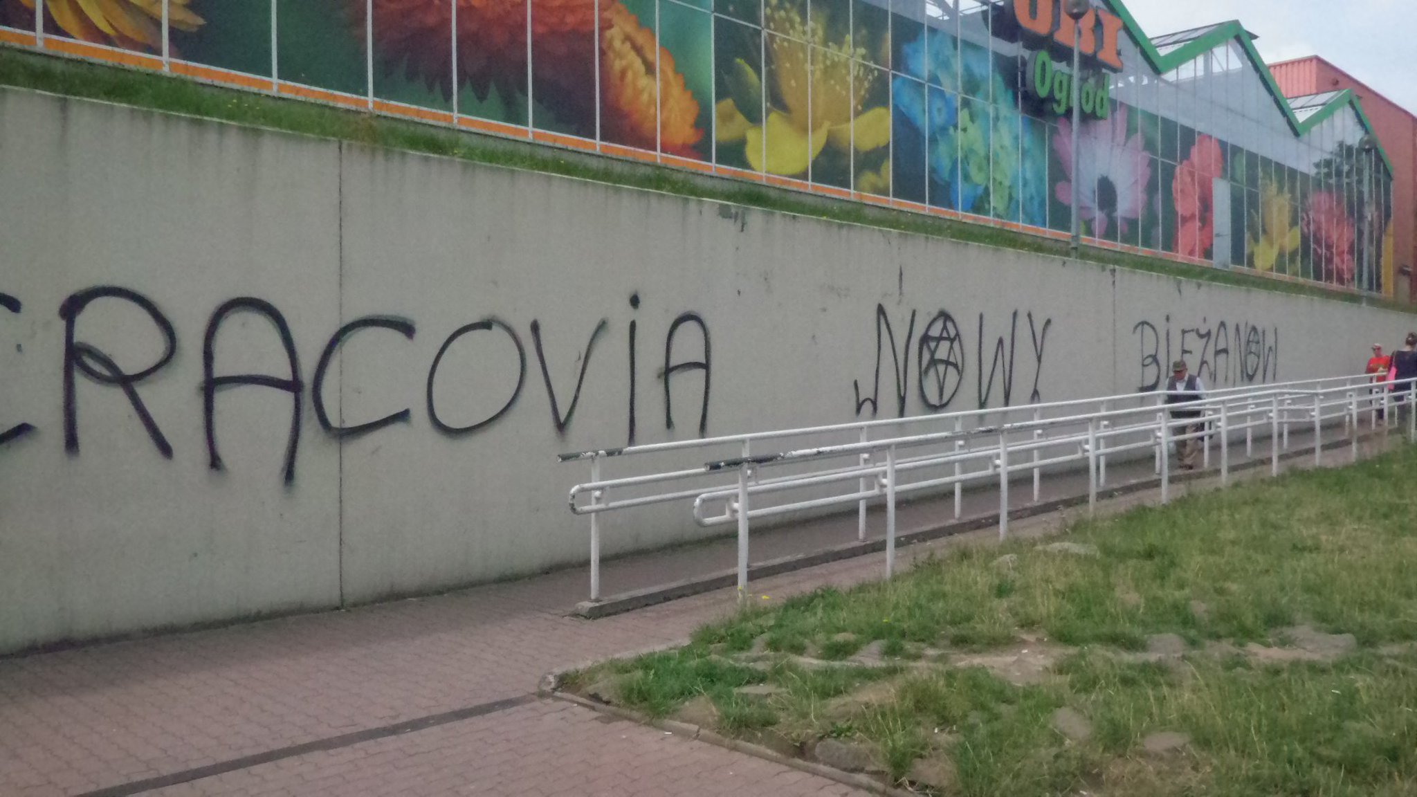 Artur Fortuna Su Twitter No Prosze Biezanow Kolejny Po Azorach Wielki Gwardyjski Bastion Ktory Zmienil Wyznanie Hej Chlopaki Zostala Wam Tam Jeszcze Jakas Dzielnica W Miescie Https T Co H8obyzxh6t