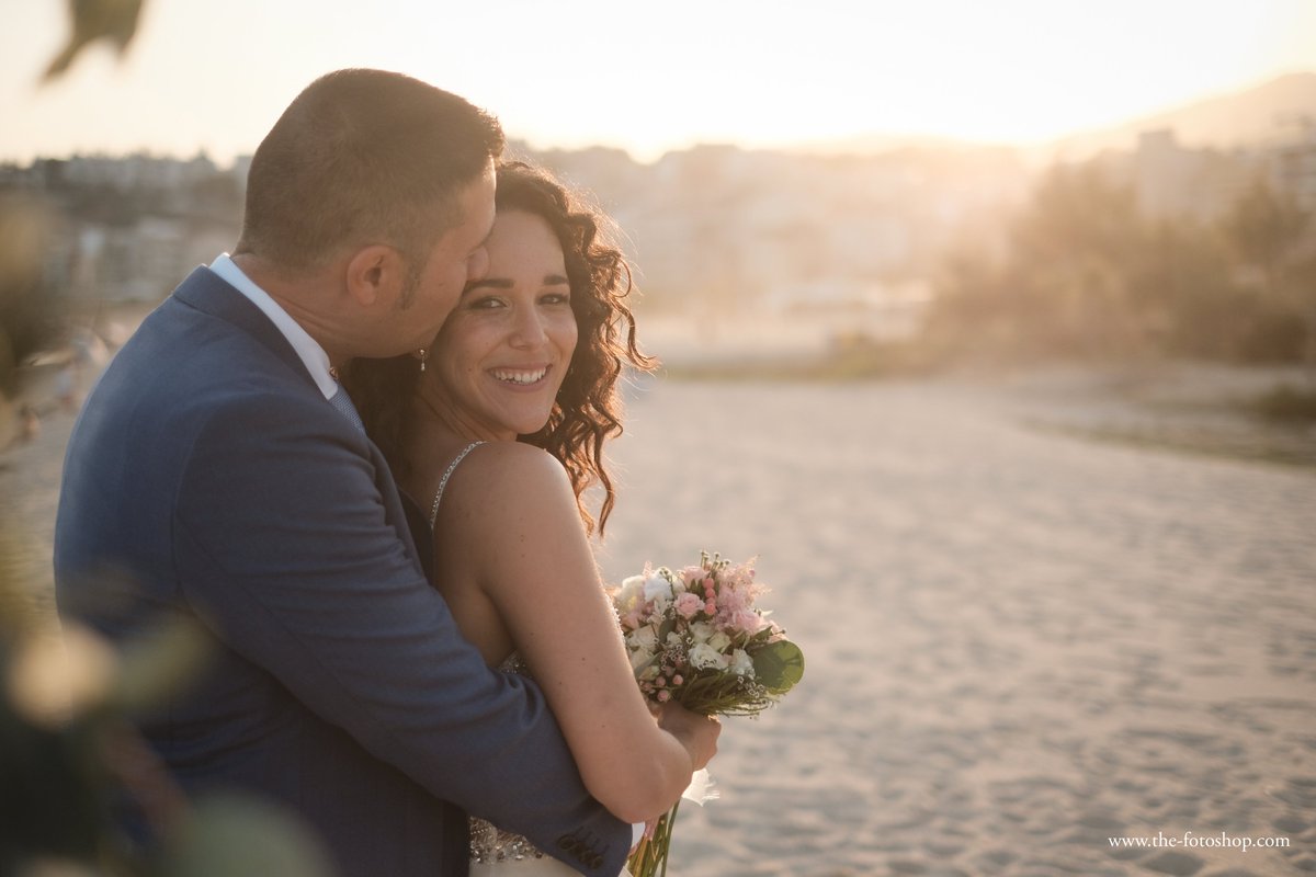 The_Fotoshop's tweet photo. “Hay muchas formas de ser feliz. A mí, la que más me gusta es estar contigo.”🤵❤️👰👫
Enlace de Sergio 💍 Ingrid.
En el precioso restaurante junto al mar, #Btakora 🥂🌊
#amor #boda #fotografia #Catalunya #FelizMiércoles https://t.co/1omtLveBys