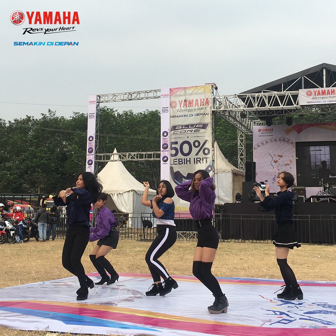 yamahaindonesia's tweet photo. Lain kali, bawa sepupu, keluarga, keponakan, om, tante, mertua semuanya buat dateng ke #BYMS2019 ya! 
#YamahaIndonesia #SemakinDiDepan #YamahaBlueCore #YamahaBlueCoreMotorShow #BYMS2019 https://t.co/TmiOIPeox8