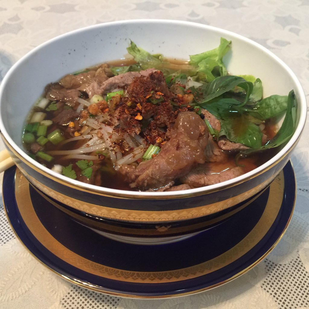 venusthai's tweet photo. ก๋วยเตี๋ยวพี่แป้ง วิภาดา แม่ครัว กสญ. ปู สวียา อร่อยจนต้องเบิ้ล https://t.co/A8dKBXxBIM