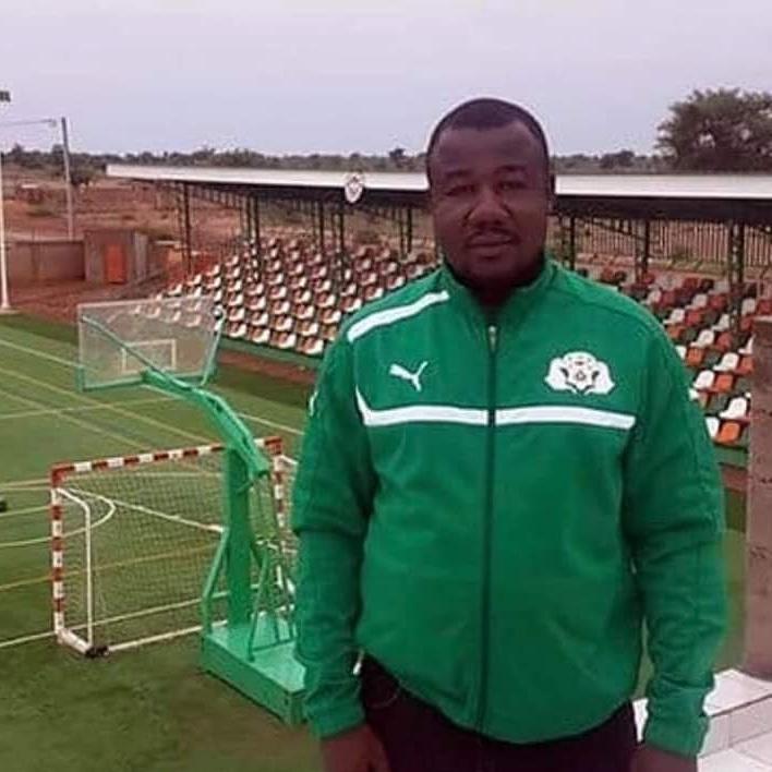 Zbac10's tweet photo. #FOOTBALL : #ALAIN_NANA le nouveau coach de #ASECK de #KOUDOUGOU. Bon vent a vous coach . #VIVE_FASOFOOT. https://t.co/VgJOqA2AZD