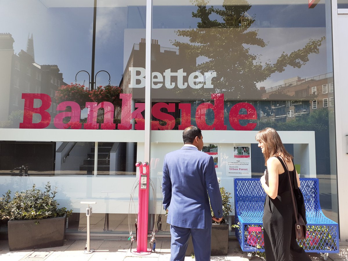 LDN_economy's tweet photo. Deputy Mayor, @RajeshAgrawal meets the @BetterBankside #SkillsAcademy to find out how the BID's summer programme helps young people in the local area to develop key skills, gain a qualification, network and get great work experience. #LondonBIDs #skills #youngpeople https://t.co/X9sUkbwirR