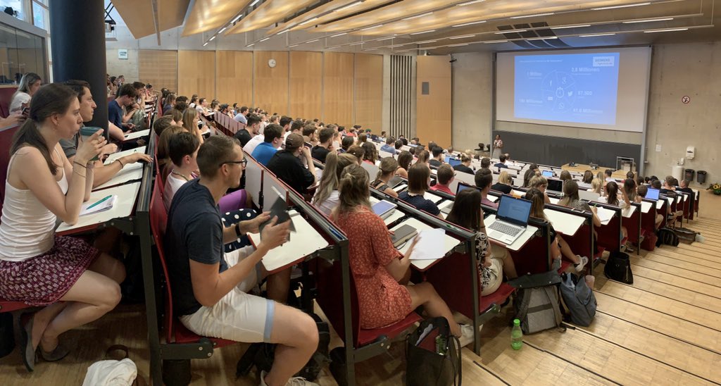 Talking about #digitization and the #future of work - great to have @janinakugel (Chief Human Resource Officer <a href="/Siemens/">Siemens</a>) in our lecture <a href="/FAUWiSo/">FAU WiSo</a> <a href="/UniFAU/">FAU Erlangen-Nbg</a> #innoBOMA