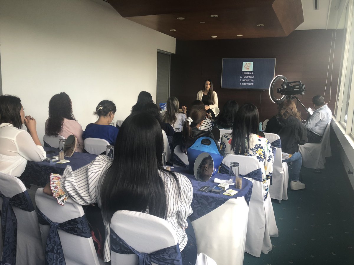 Gracias a la empresaria Umbrella por confiar en @inua_imagen 
Inua pro makeup