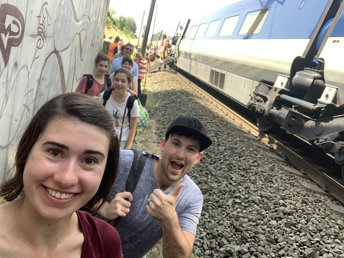 EAPNTk8X4AAJEqX?format=jpg&name=small