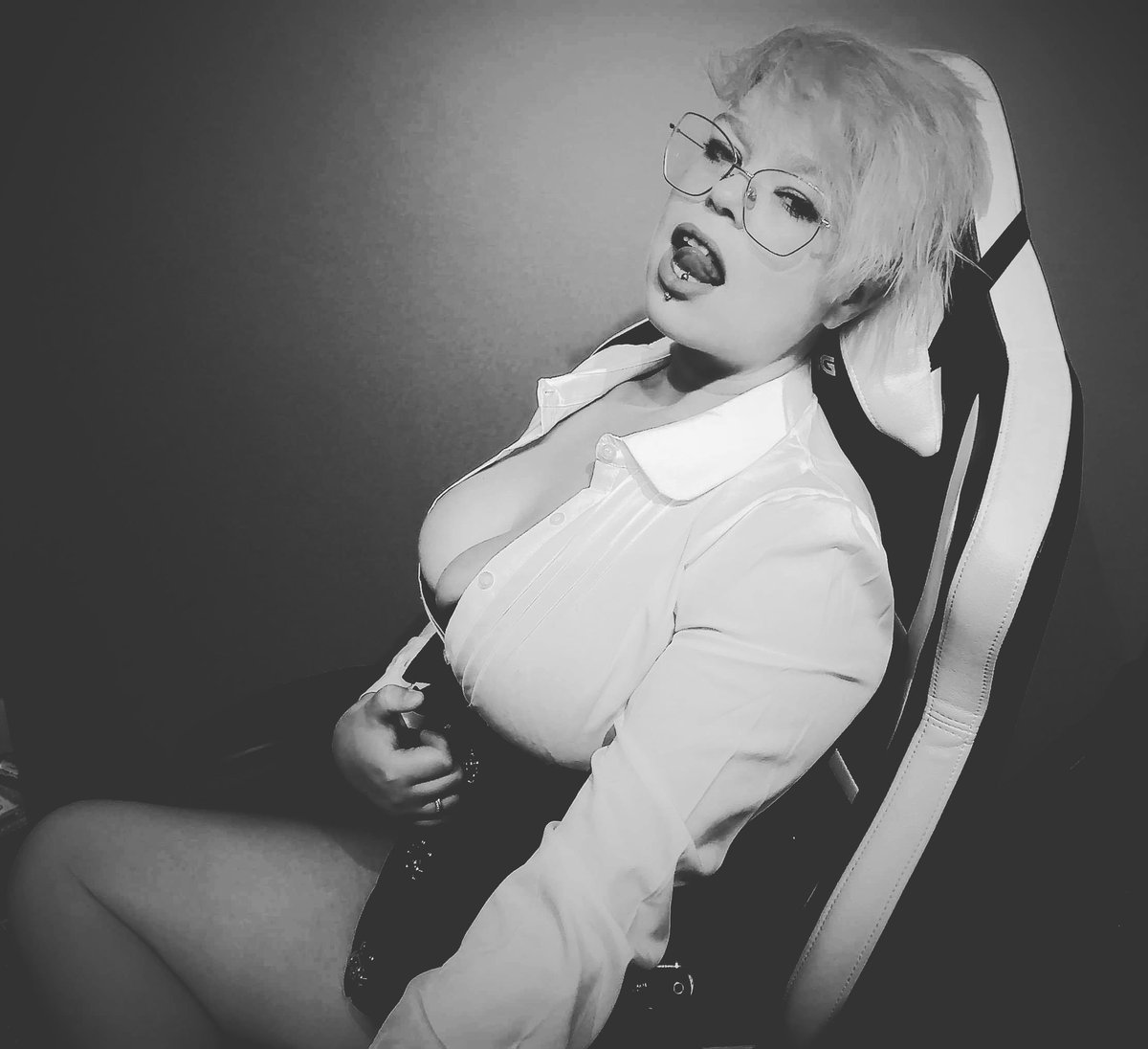 LTaari's tweet photo. Im here to steal your views. Live with league of legends btw โก https://t.co/cTRVmMrFcf
#LeagueOfLegends #ranked #SupportSmallStreamers #funwithcamera https://t.co/Y0Im4D6o3c