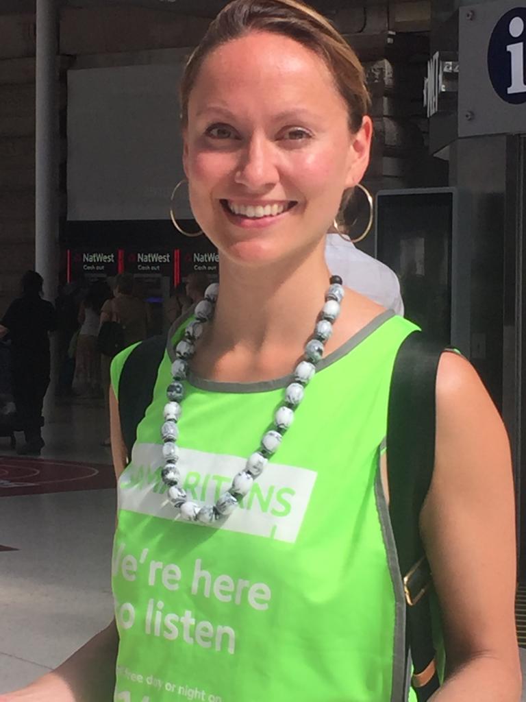 samaritans's tweet photo. Our volunteers are out and about around the country today, with an absolutely *huge* group at @LondonWaterloo to mark 24/7, because our service is available every hour, every day. If you spot them on travels, do #TalkToUs and say hi! 💚👋 https://t.co/H08IOVAbX8