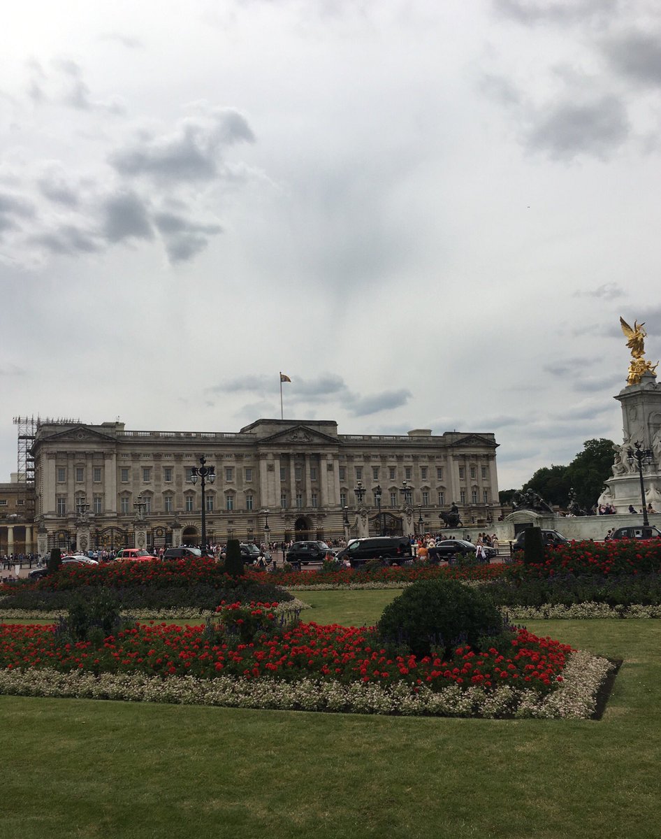 emmaschnulle's tweet photo. london and paris! what an amazing trip! https://t.co/WVHmLsTK8O