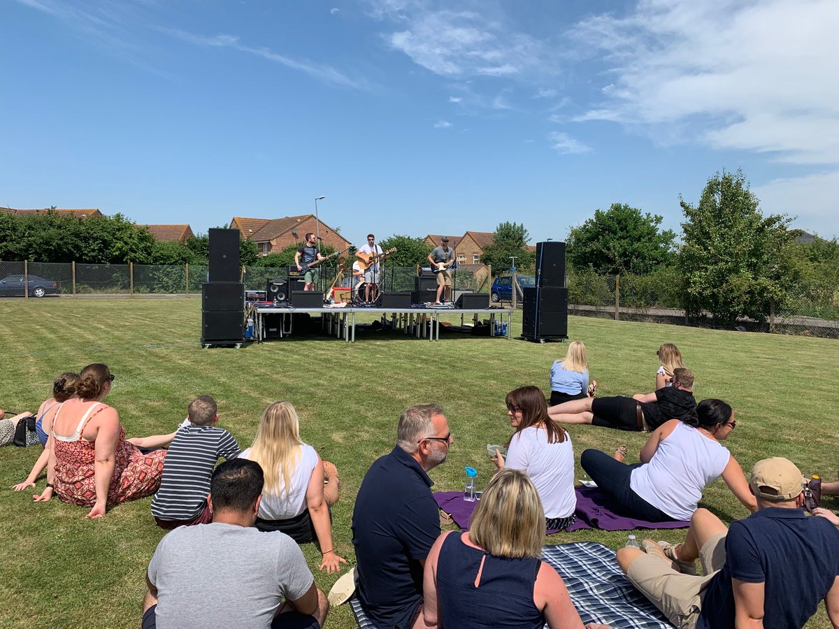 AliCharters's tweet photo. #Midfest kicking off @MidwichLtd thanks @soundtechpro @AudioTechnicaUK @Sennheiser_UK ❤️ https://t.co/kNrqeysSkQ