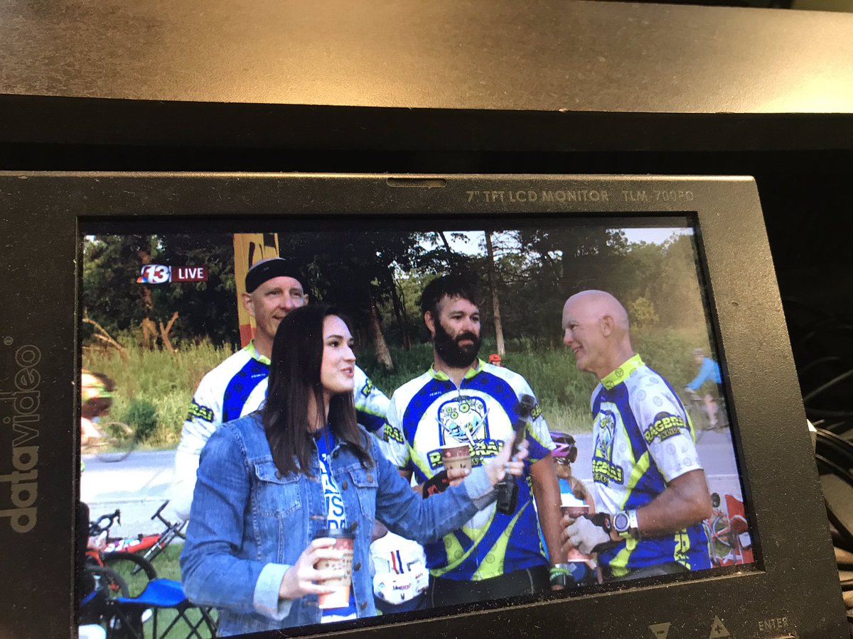 _JodiLong_'s tweet photo. You hear this @JustinSurrency?! A special shoutout from your wedding photographer from Topeka along the #RAGBRAI route this morning on #TodayinIowa! https://t.co/d1Z8Q3Mv2S