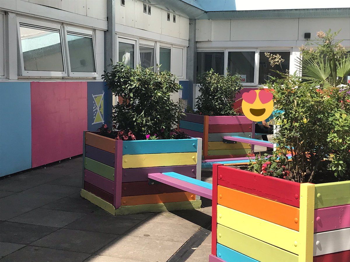 Jacqui80808120's tweet photo. The #occupationaltherapy team & patients have been busy on #basildonmhu’s assessment unit today! Working to create a #positive #environment that all can enjoy! #takingthelead #moretocome #adventuresofot #creative @EPUTNHS #eputAHPS @ChloeVincett @sarahle00377788 @NicolaUrquhart9 https://t.co/vomZI5e7cx